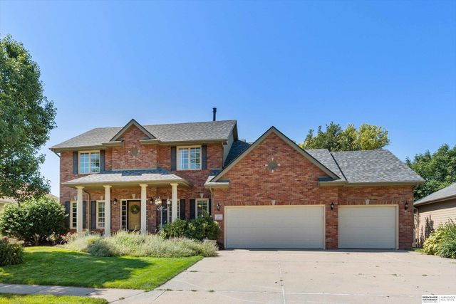 907 Woodland Avenue, Papillion, NE 68046