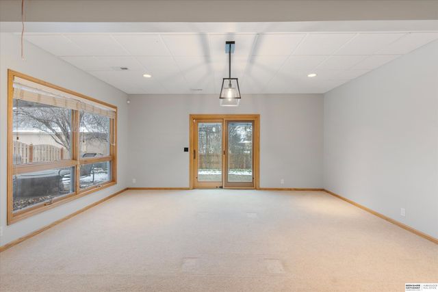 907 Woodland Avenue, Papillion, NE 68046