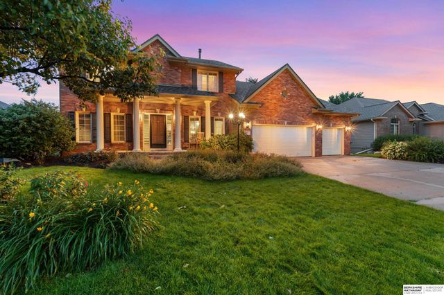 907 Woodland Avenue, Papillion, NE 68046