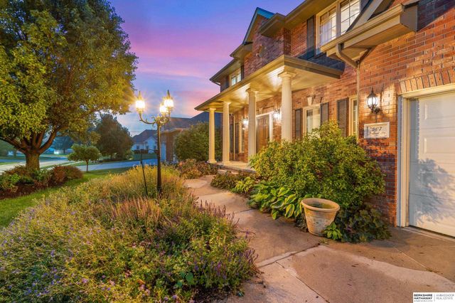 907 Woodland Avenue, Papillion, NE 68046