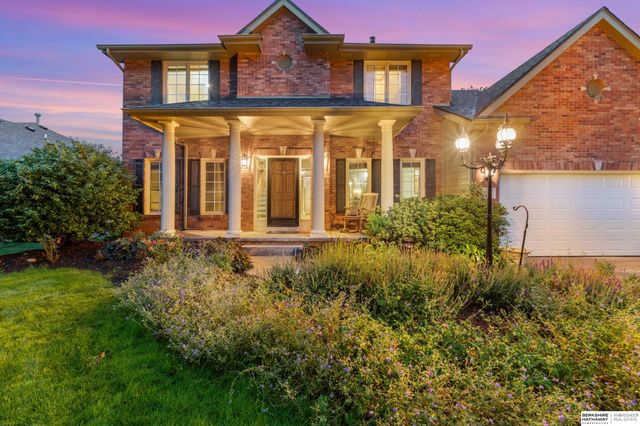 907 Woodland Avenue, Papillion, NE 68046