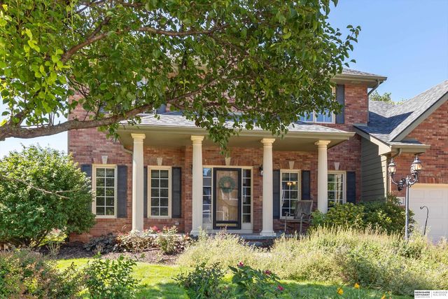 907 Woodland Avenue, Papillion, NE 68046