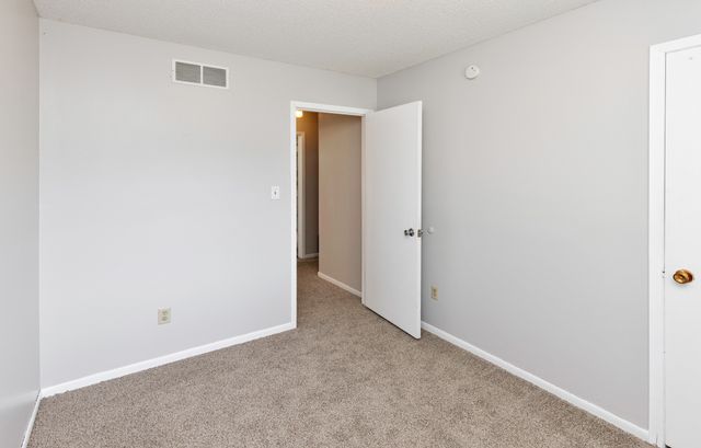 712 E Rose Avenue, Des Moines, IA 50315