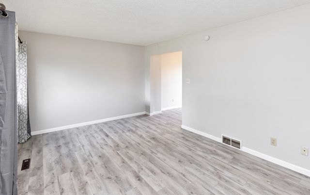712 E Rose Avenue, Des Moines, IA 50315