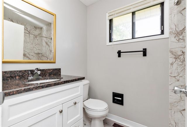 712 E Rose Avenue, Des Moines, IA 50315
