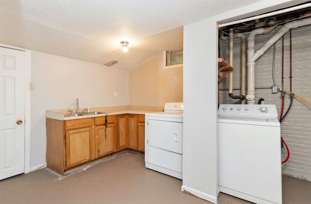 712 E Rose Avenue, Des Moines, IA 50315