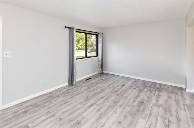 712 E Rose Avenue, Des Moines, IA 50315