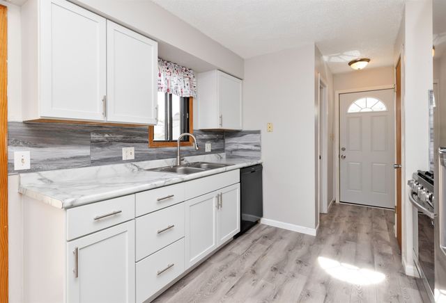 712 E Rose Avenue, Des Moines, IA 50315