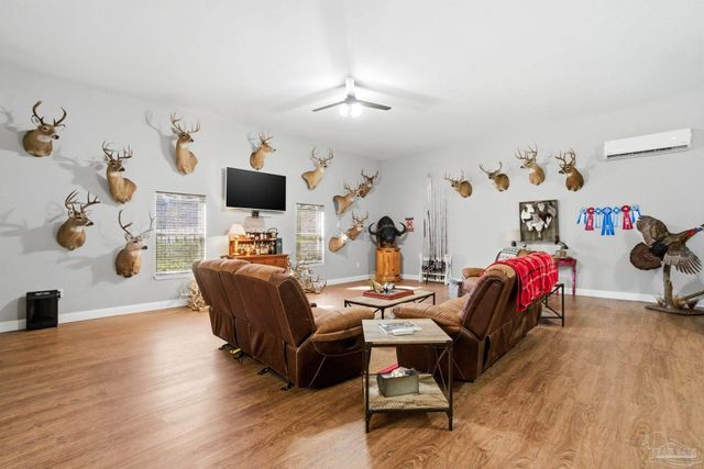 5790 Sunflower Ave, Milton, FL 32570