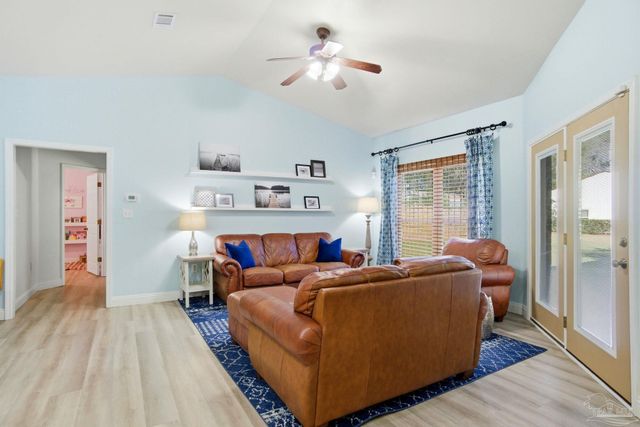 5790 Sunflower Ave, Milton, FL 32570