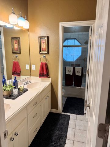 1178 E Remington Park Drive, Talty, TX 75160