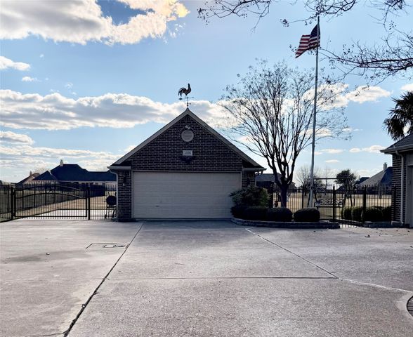 1178 E Remington Park Drive, Talty, TX 75160