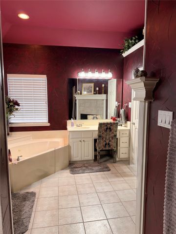 1178 E Remington Park Drive, Talty, TX 75160