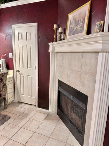 1178 E Remington Park Drive, Talty, TX 75160