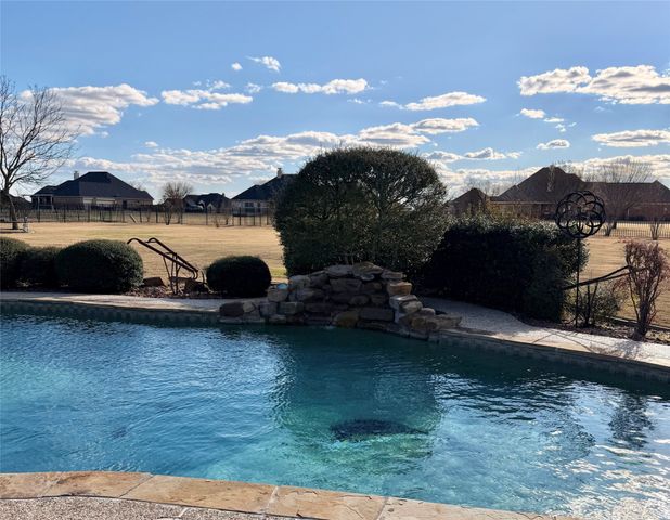 1178 E Remington Park Drive, Talty, TX 75160