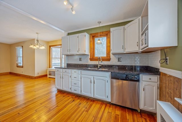 27 Lathrop, South Hadley, MA 01075