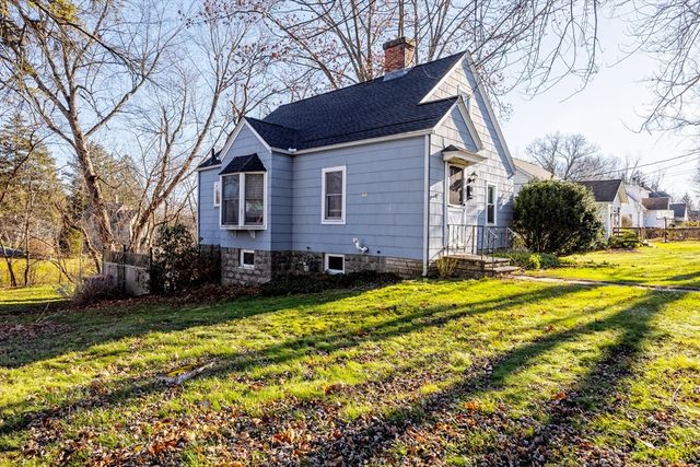 27 Lathrop, South Hadley, MA 01075