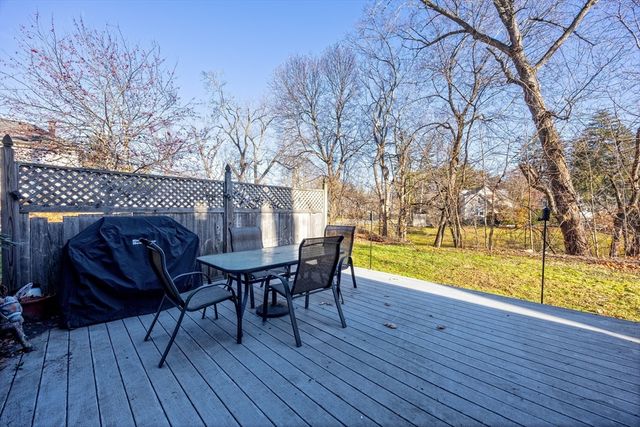 27 Lathrop, South Hadley, MA 01075