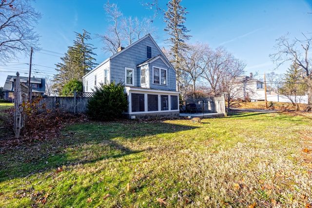 27 Lathrop, South Hadley, MA 01075