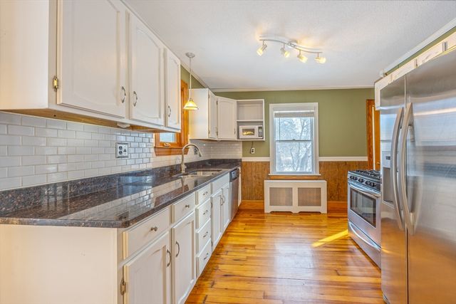 27 Lathrop, South Hadley, MA 01075