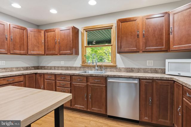 449 HOUSEMAN RD, Perkiomenville, PA 18074