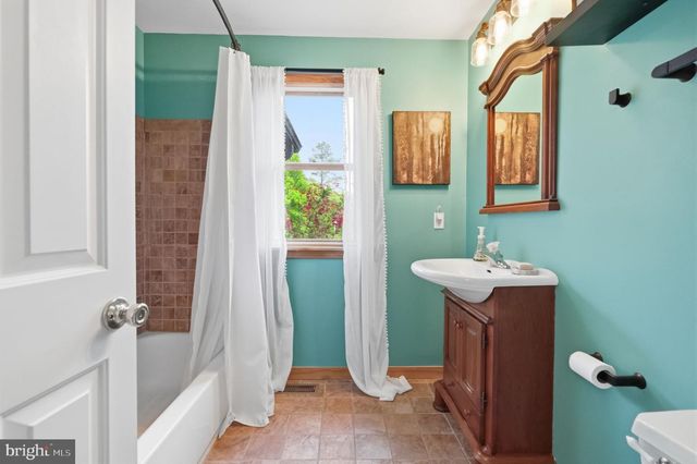 449 HOUSEMAN RD, Perkiomenville, PA 18074