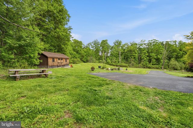 449 HOUSEMAN RD, Perkiomenville, PA 18074