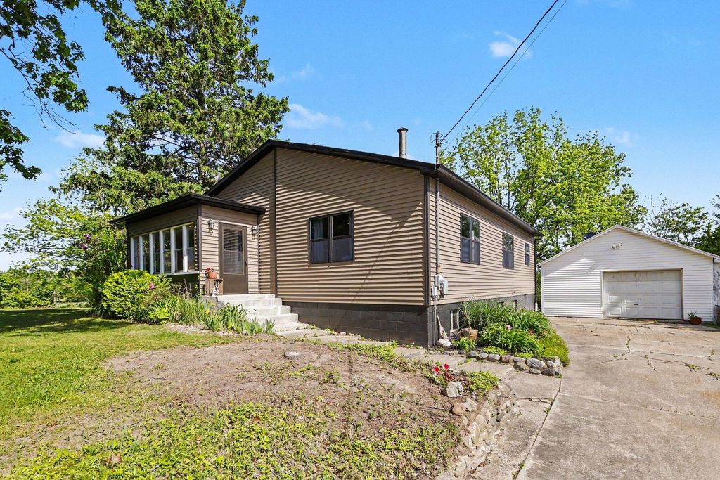 9007 Lake Road, Berrien Twp, MI 49102