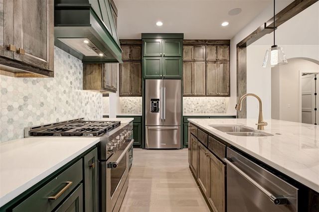 8001 Amber Ridge Drive, Edmond, OK 73034