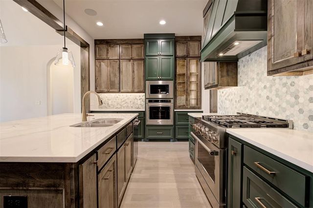 8001 Amber Ridge Drive, Edmond, OK 73034