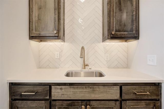 8001 Amber Ridge Drive, Edmond, OK 73034