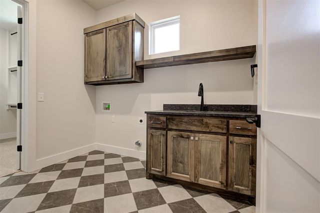 8001 Amber Ridge Drive, Edmond, OK 73034