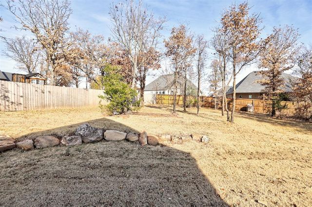 8001 Amber Ridge Drive, Edmond, OK 73034