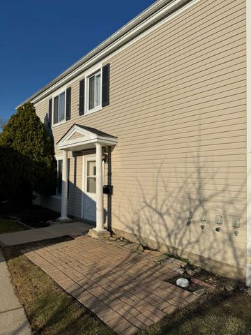 1485 Quaker Lane 116D, Prospect Heights, IL 60070