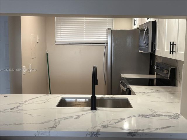 111 Lake Emerald Dr 302, Oakland Park, FL 33309
