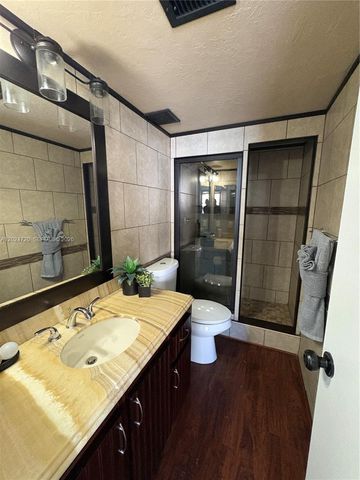 111 Lake Emerald Dr 302, Oakland Park, FL 33309
