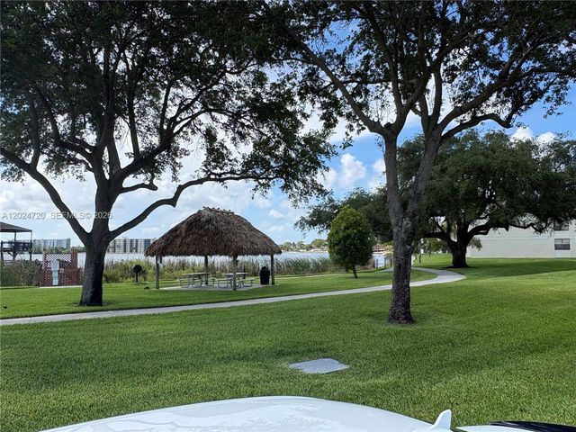 111 Lake Emerald Dr 302, Oakland Park, FL 33309