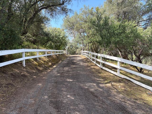 46174 Skyline Ridge Road, Coarsegold, CA 93614