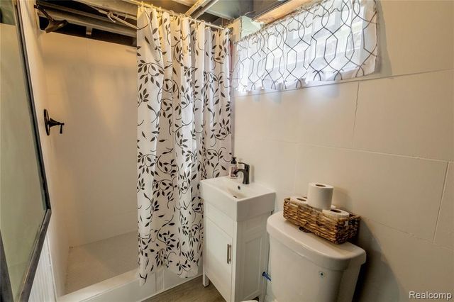 11382 Rossiter St Street, Detroit, MI 48224