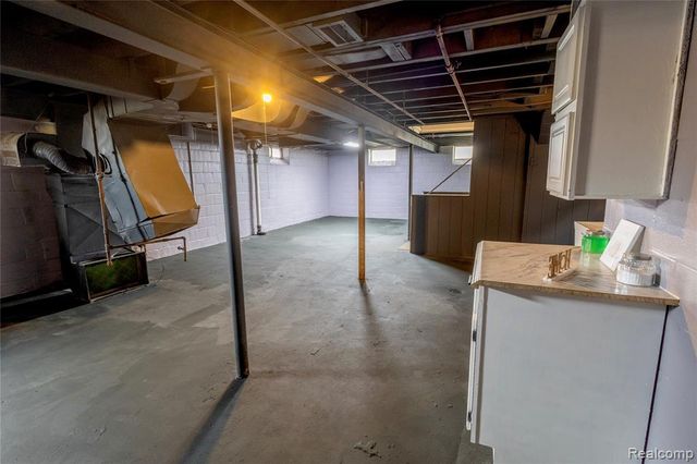 11382 Rossiter St Street, Detroit, MI 48224