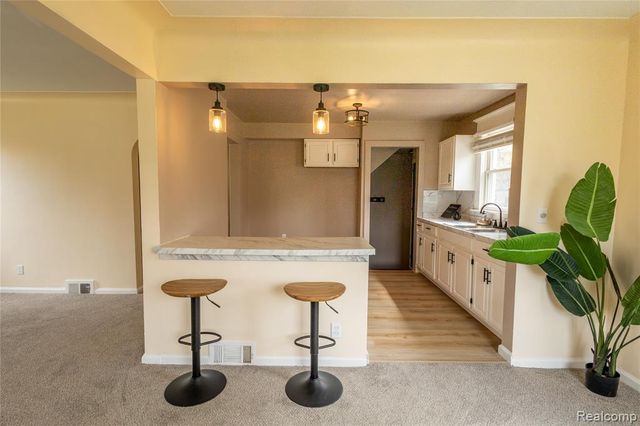 11382 Rossiter St Street, Detroit, MI 48224