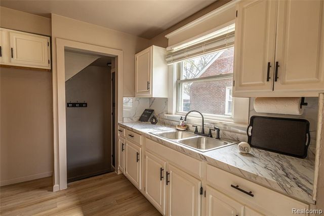 11382 Rossiter St Street, Detroit, MI 48224