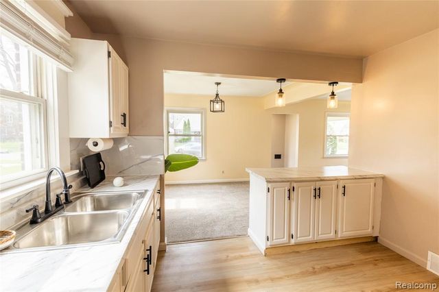 11382 Rossiter St Street, Detroit, MI 48224