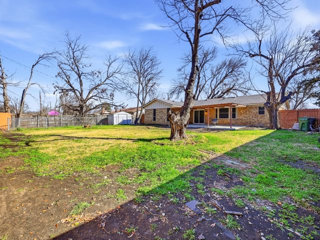 1203 Southmoor Drive, Arlington, TX 76010