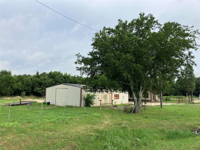 210 S Parkway Drive, Alvarado, TX 76009
