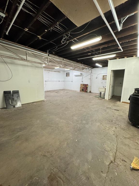 Image 10 of property listing at 3102 Sherwood Way, San Angelo, TX 76901