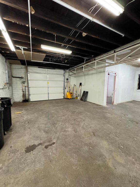 Image 9 of property listing at 3102 Sherwood Way, San Angelo, TX 76901