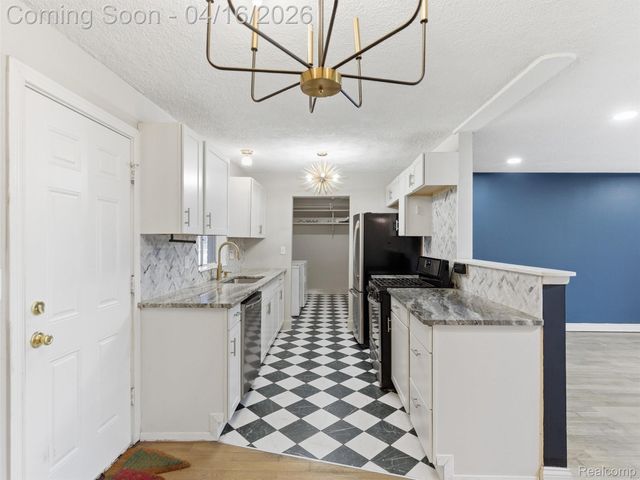 2674 Littletell Avenue, West Bloomfield Charter Township, MI 48324