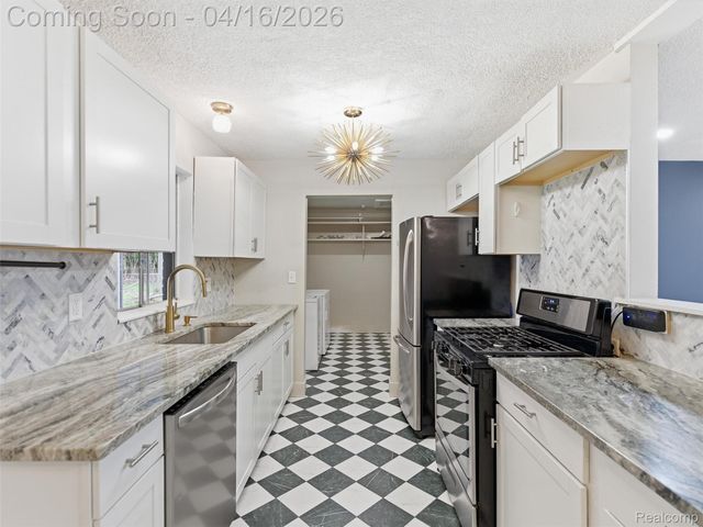 2674 Littletell Avenue, West Bloomfield Charter Township, MI 48324