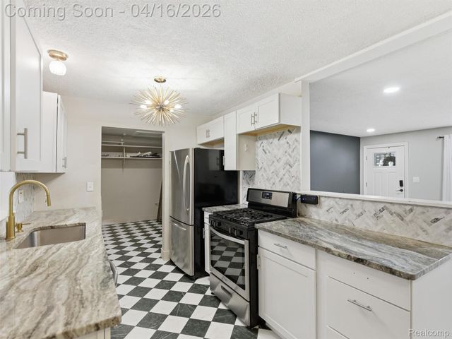 2674 Littletell Avenue, West Bloomfield Charter Township, MI 48324